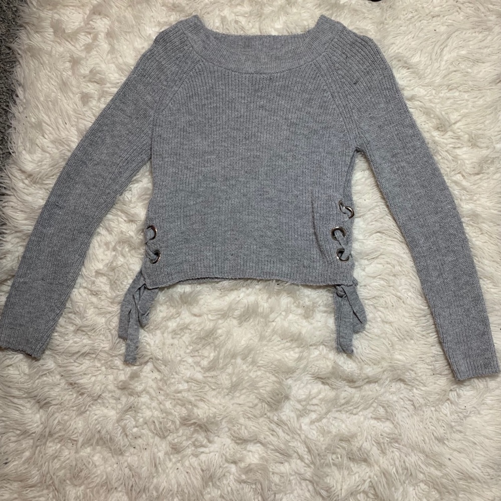 ☮️Grey Knit Cropped Sweater w/ Crisscrossed Sides